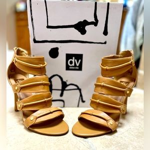 dolce vita nude leather sandals in size 8 in great condition